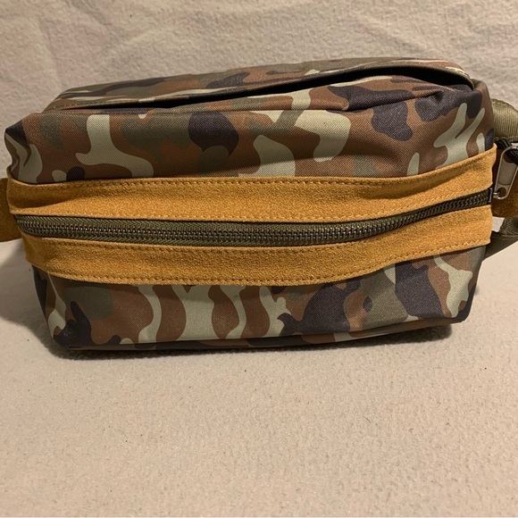 Camouflage Zippered Toiletry Travel Bag Unisex - Picture 6 of 10